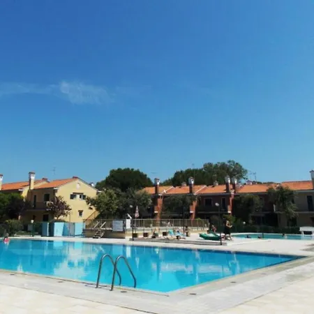 Private Garden And 3 Shared Pools In 4 * Bibione
